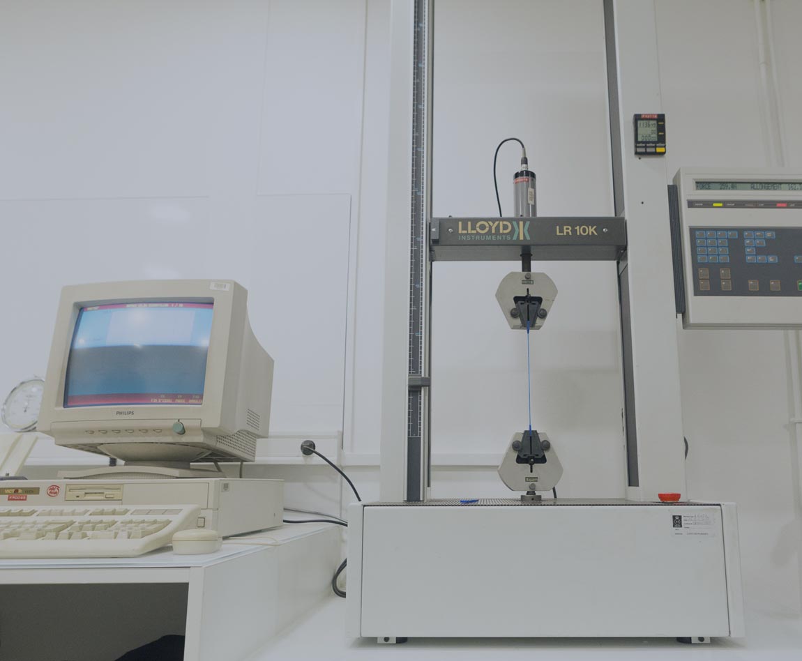 Tensile testing machine