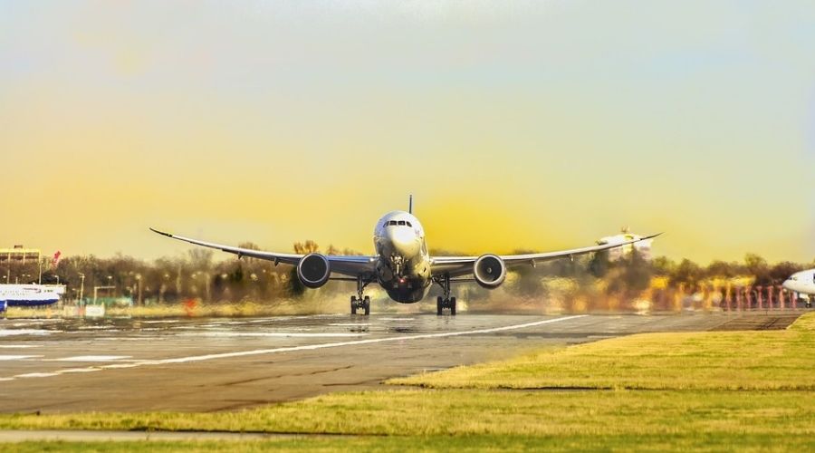 Avion à l'atterrissage 