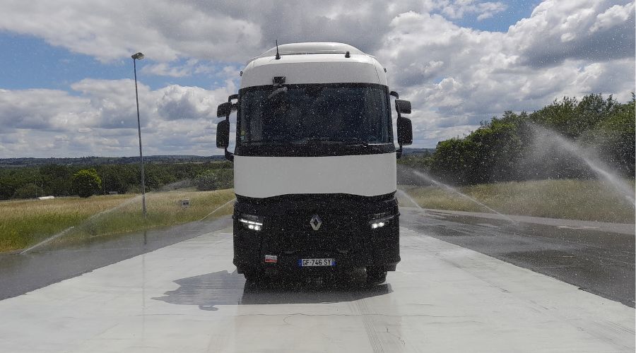 Camion sur piste