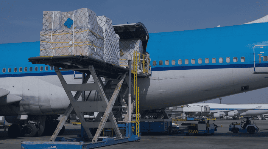 Le chargement d'un avion