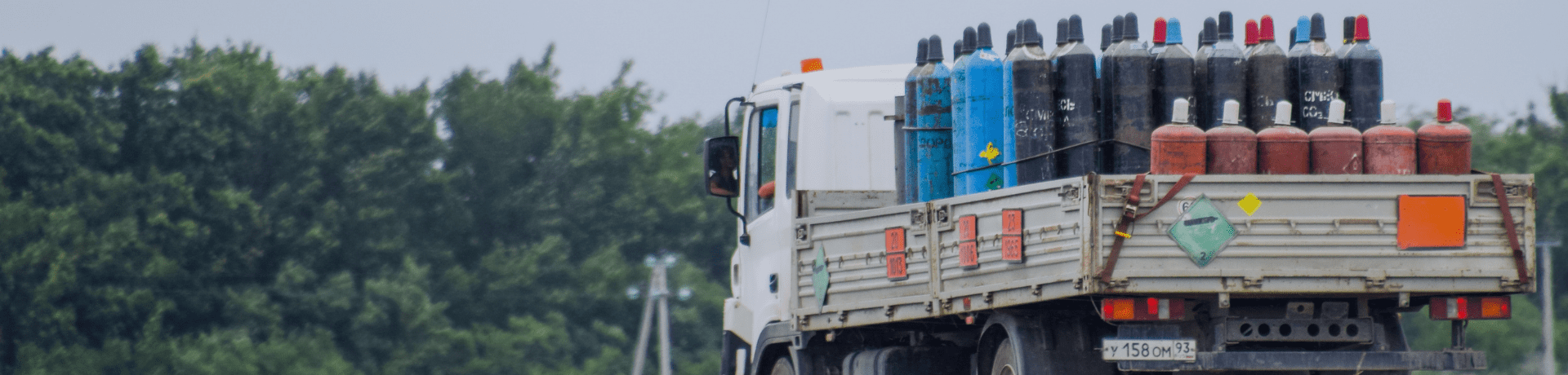 Camion transportant des marchandises dangereuses