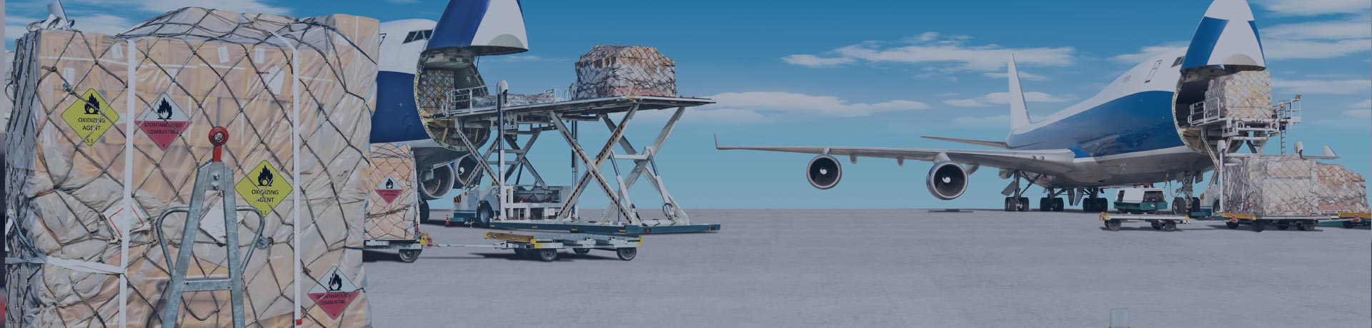 marchandises dangereuses en train d'être chargées dans des avions