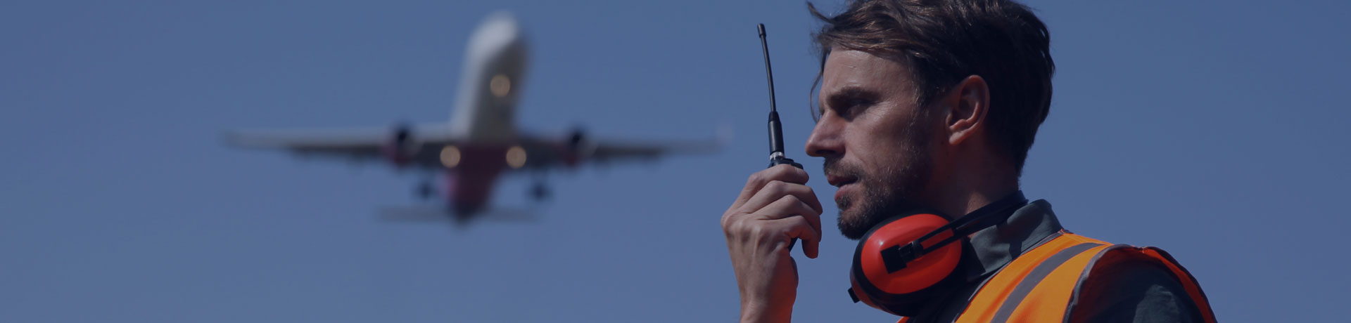 Agent de Trafic s'occupe des opérations au sol autour de l'avion