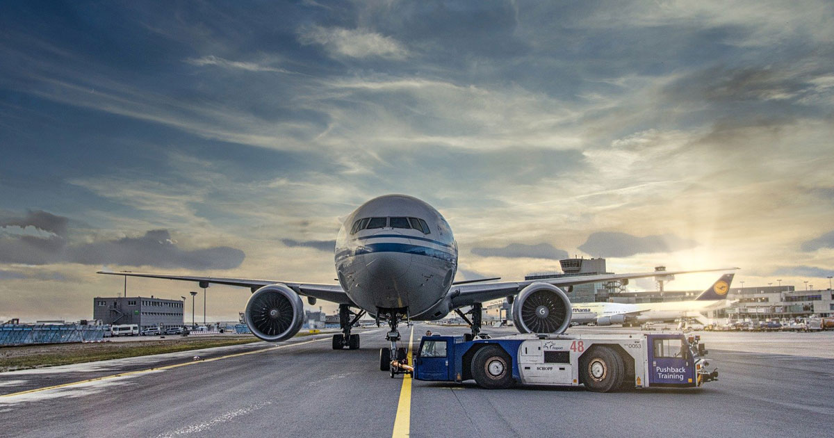 Assistance en piste pour le déchargement d'un avion
