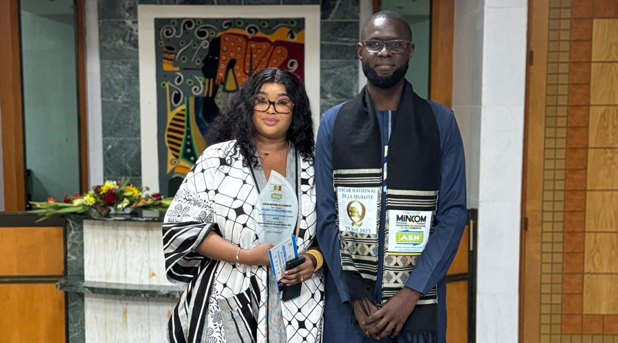 AGTS employees receive the Quality Oscar