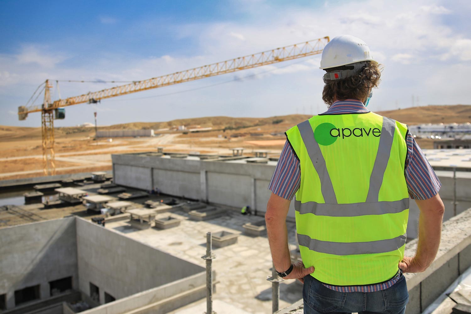 technicien Apave sur un chantier