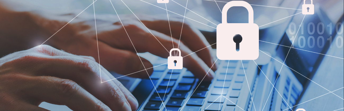 Une personne tape sur un clavier d'ordinateur portable, avec des icônes de cadenas symbolisant la cybersécurité et la protection des données (RGPD/DPO).