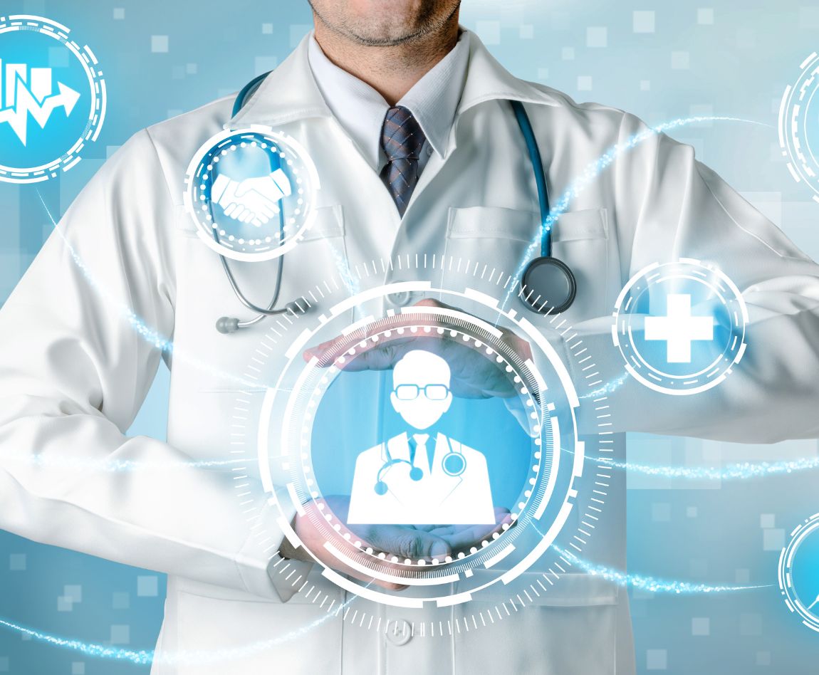 Un médecin en blouse blanche avec un stéthoscope est entouré d'icônes numériques bleues représentant la santé, la cybersécurité et la protection des données médicales.