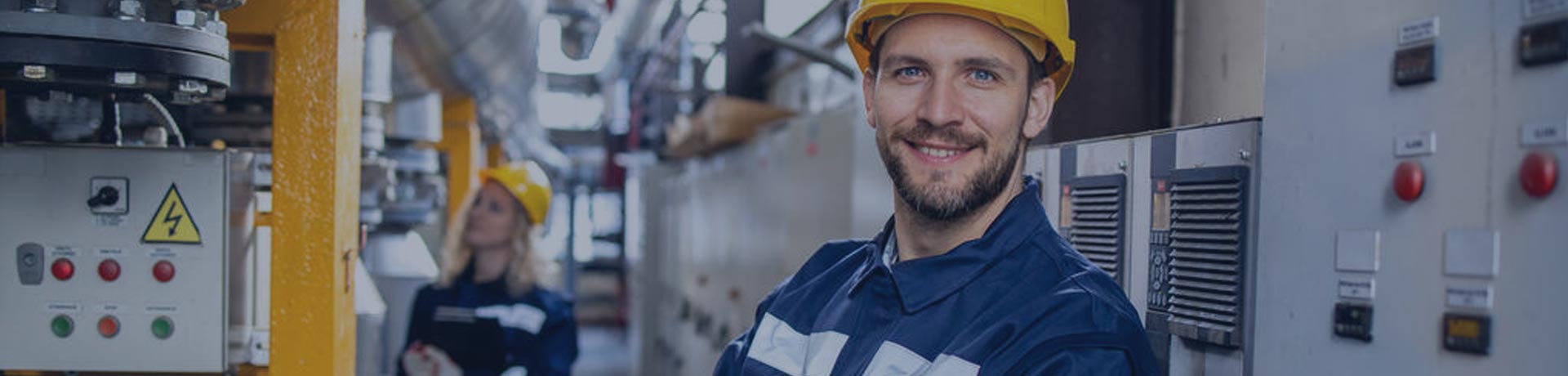 Empleados de Eurocontrol realizando una inspección en una planta