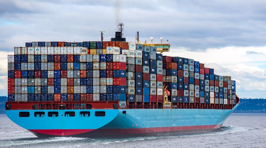 barco que transporta contenedores