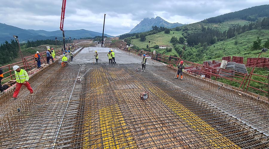 trabajadores en un sitio de construcción
