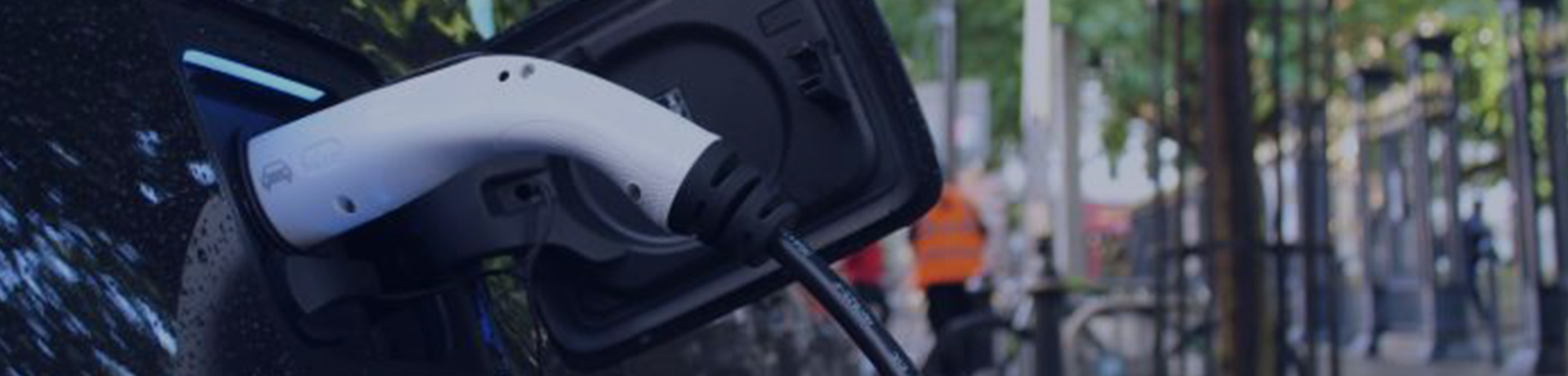 Voiture électrique en chargement