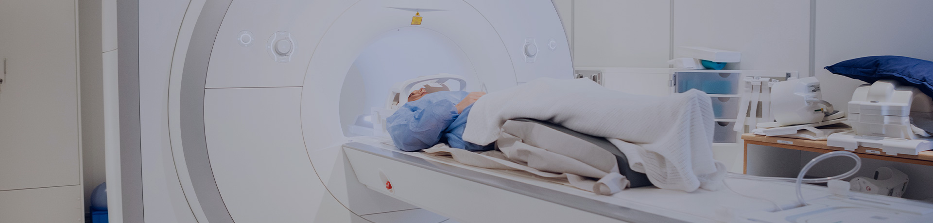 Un patient en train de passer une IRM