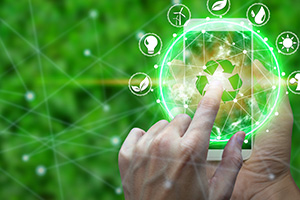 Un doigt pointant un sigle recyclage