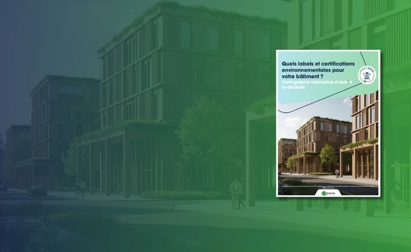 Page de couverture d'une publication intitulée "Quels labels et certifications environnementales pour votre bâtiment ?", illustrée par un rendu 3D d'un bâtiment moderne avec de la verdure.