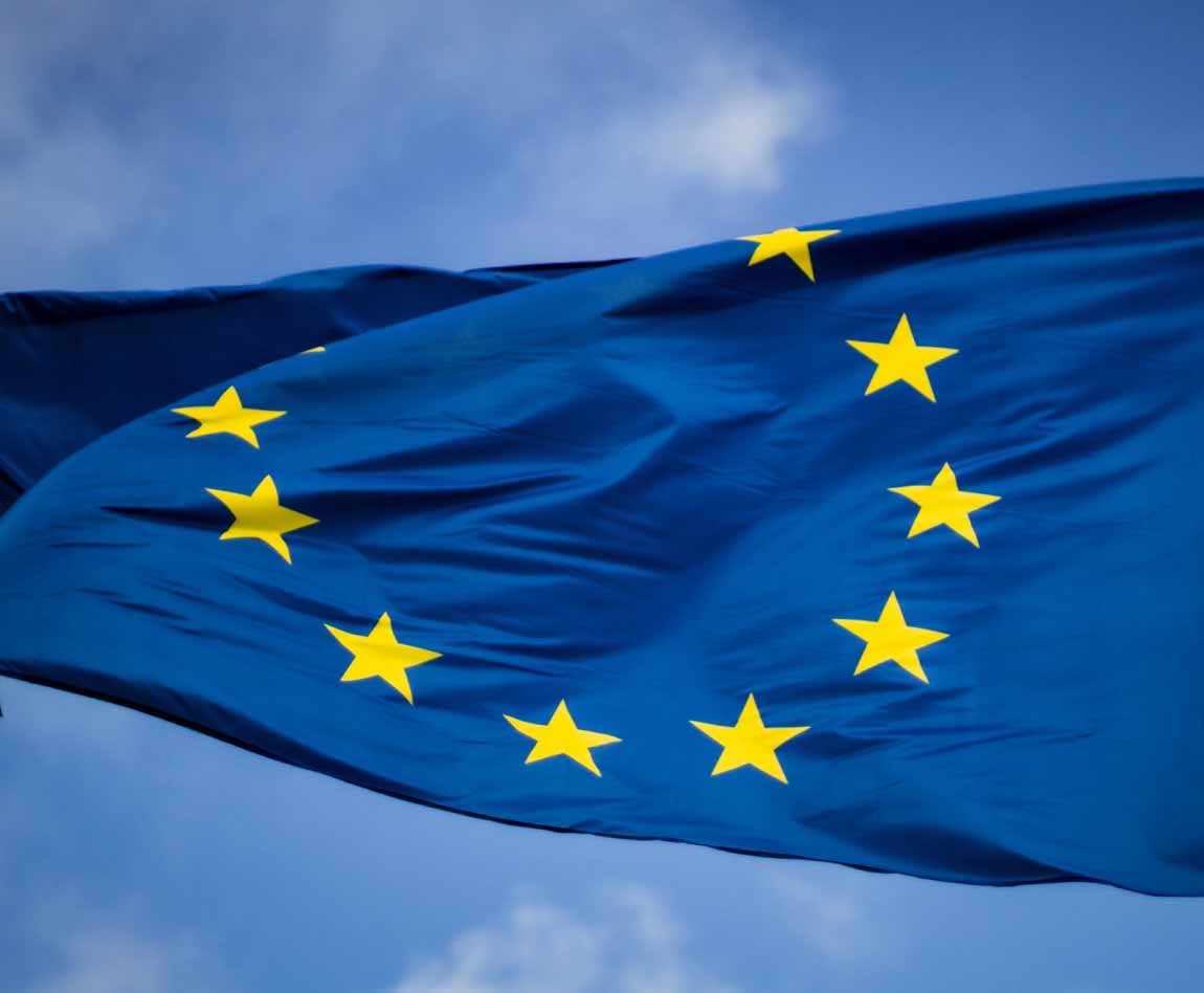 drapeau de l'union européenne, bleu avec des étoiles jaunes