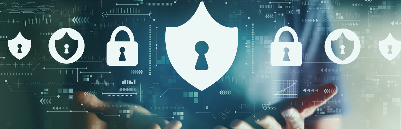 des mains montrent des pictogrammes représentant la cybersécurité