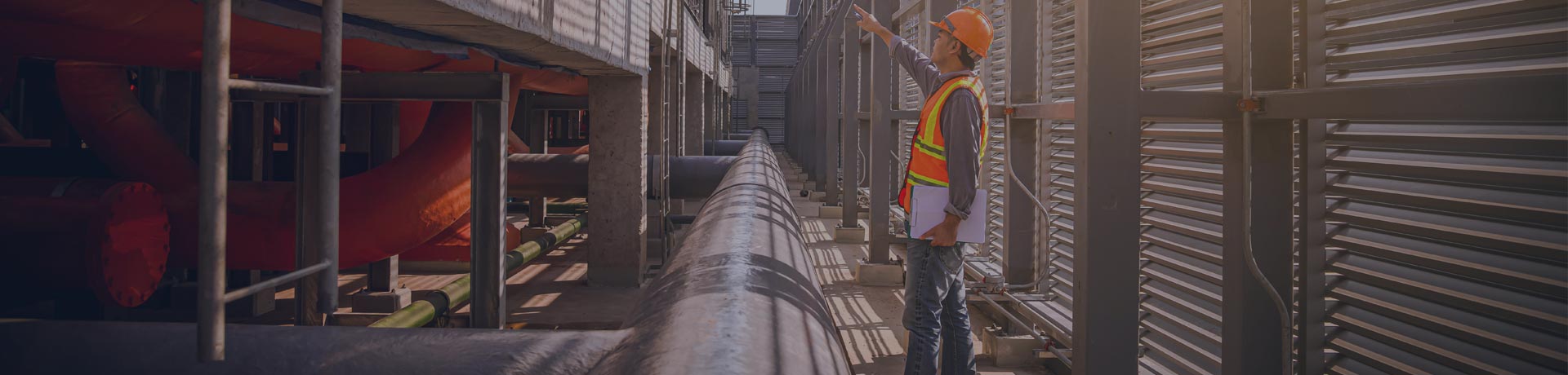 Apave employees inspecting a pipeline 