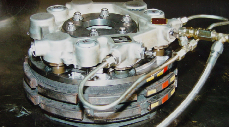 Un équipement subit des pressions hydrauliques