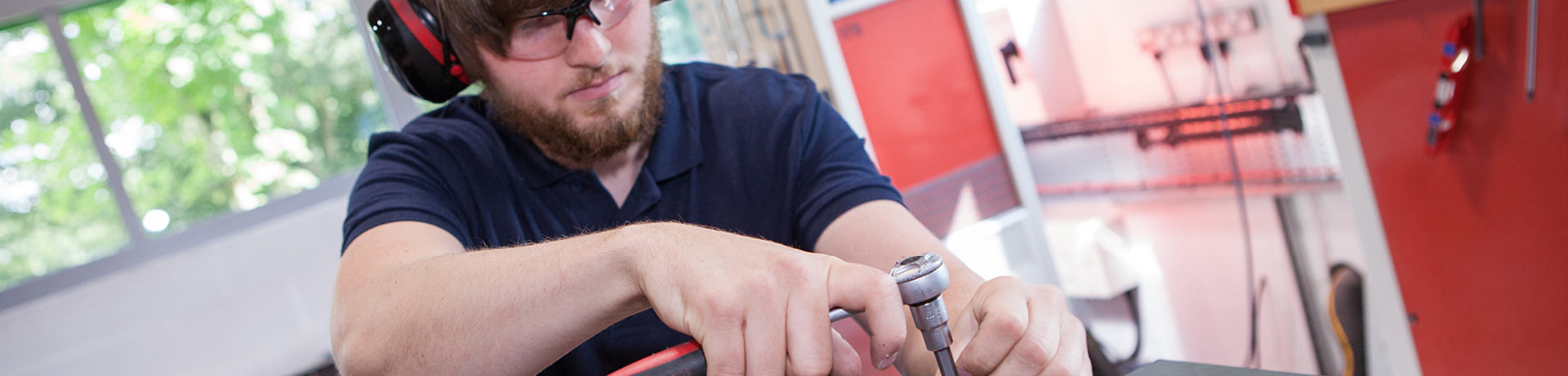 A technician working on an electrodynamic generator (shaker)