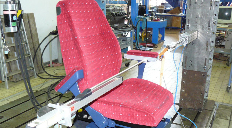 Un essai de confort sur un siège de train