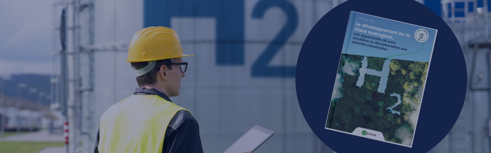 Hacker in front of his computer and cover of the white paper on the Apave Cyber Offer