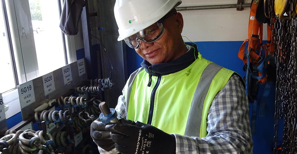 Vérification électrique par un collaborateur Apave